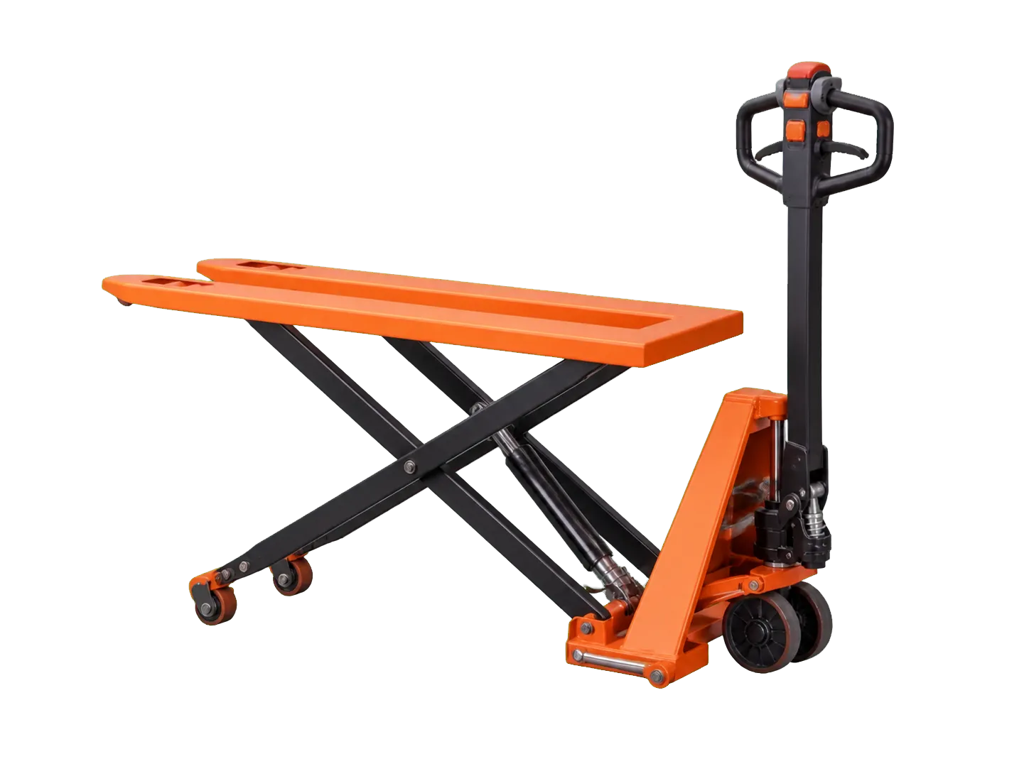 Freigestellter orange-schwarzer Scherenhubwagen auf ergonomischer Arbeitshöhe